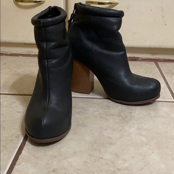 Black ELLE Heeled Booties - Picture 2 of 3